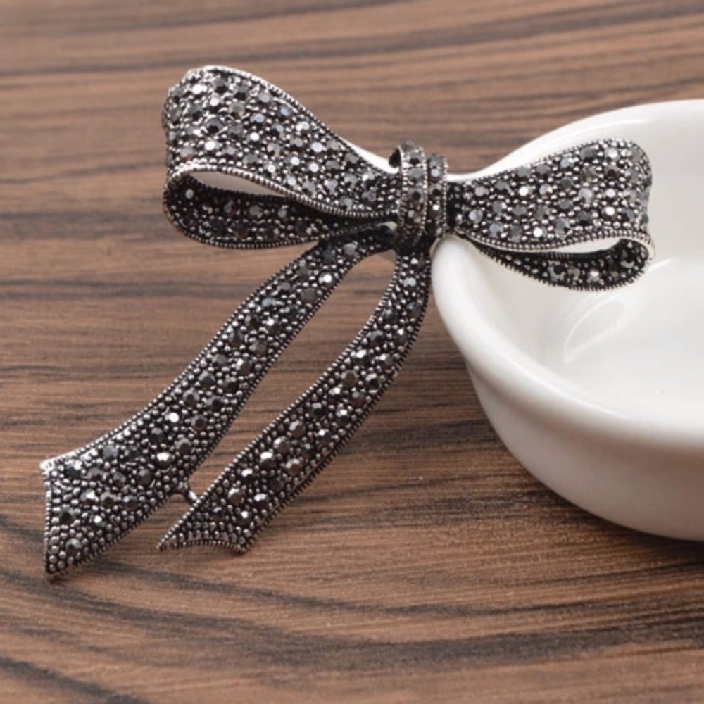 🚫sold🚫 Rhinestone Black Brooch
